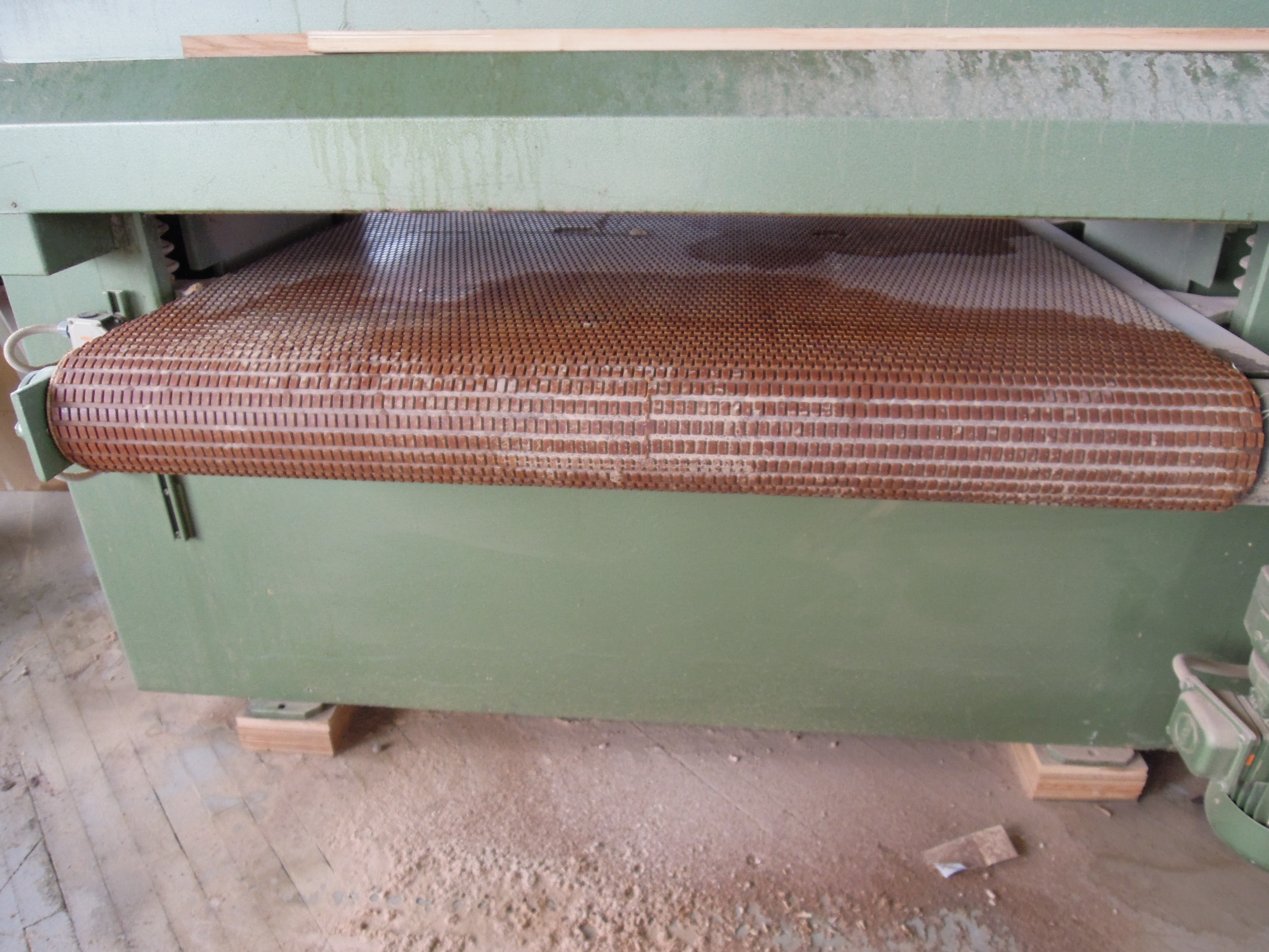 Replacing Feed Belt on Butfering Sander WOODWEB s Solid Wood